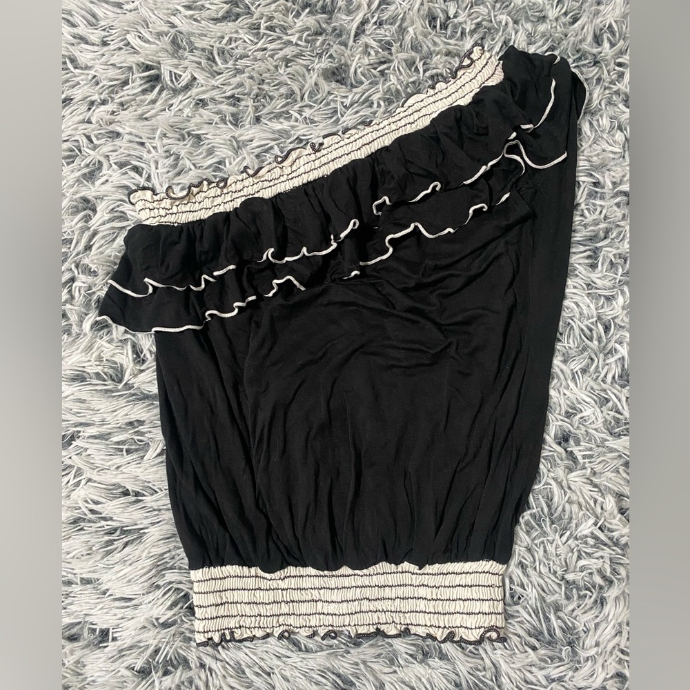 Black and White One Shoulder Ruffle Top - Picture 4 of 6
